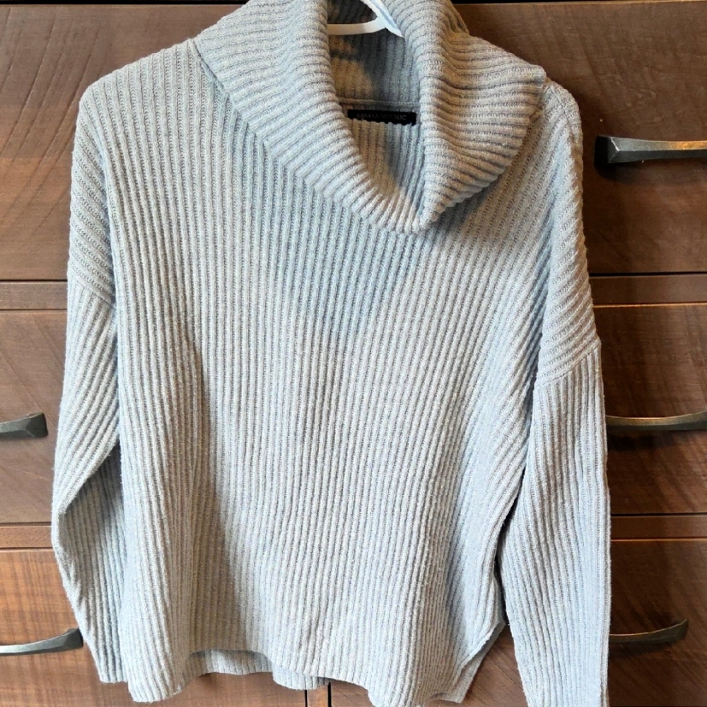 Banana Republic Medium Ribbed Turtleneck Sweater